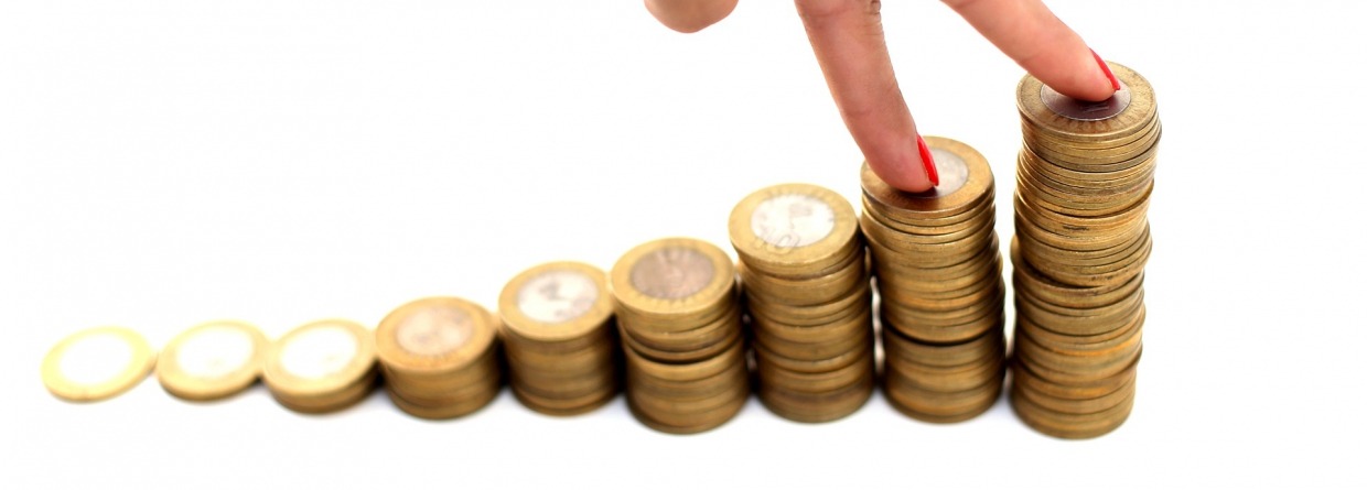 Hand en geld trap, krediet, rente, doorlopend krediet
