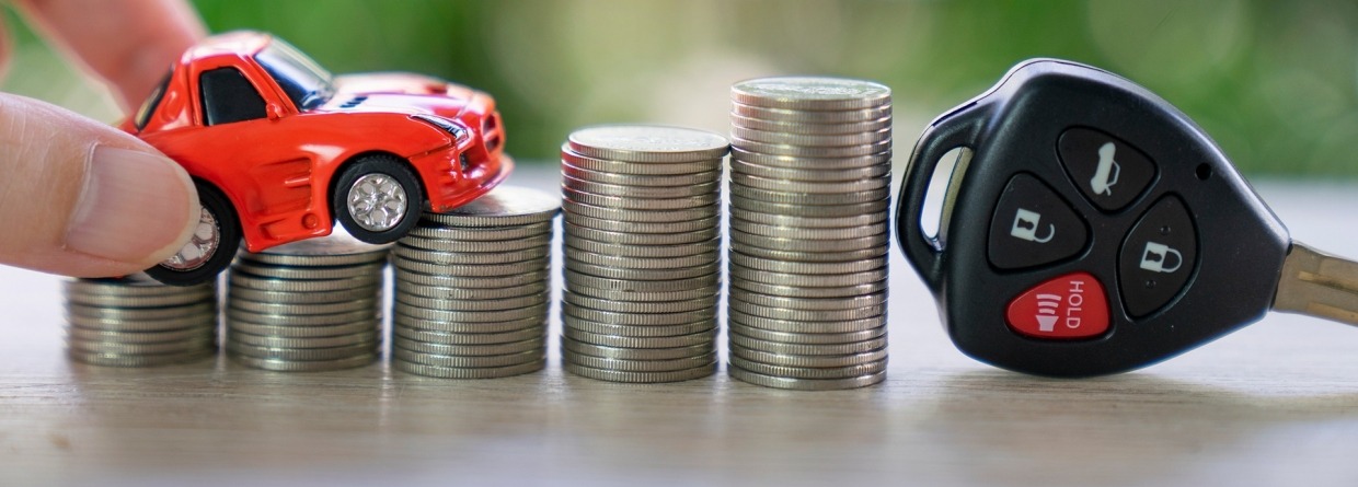 Autolening, geld, autoverzekering concept