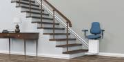 Traplift met blauwe stoel